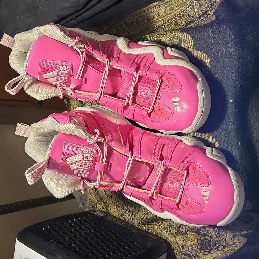 Adidas crazy 8 Breast cancer sneaker